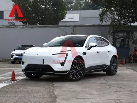 Avatr 11 is a vehicle that combines intelligence and luxury