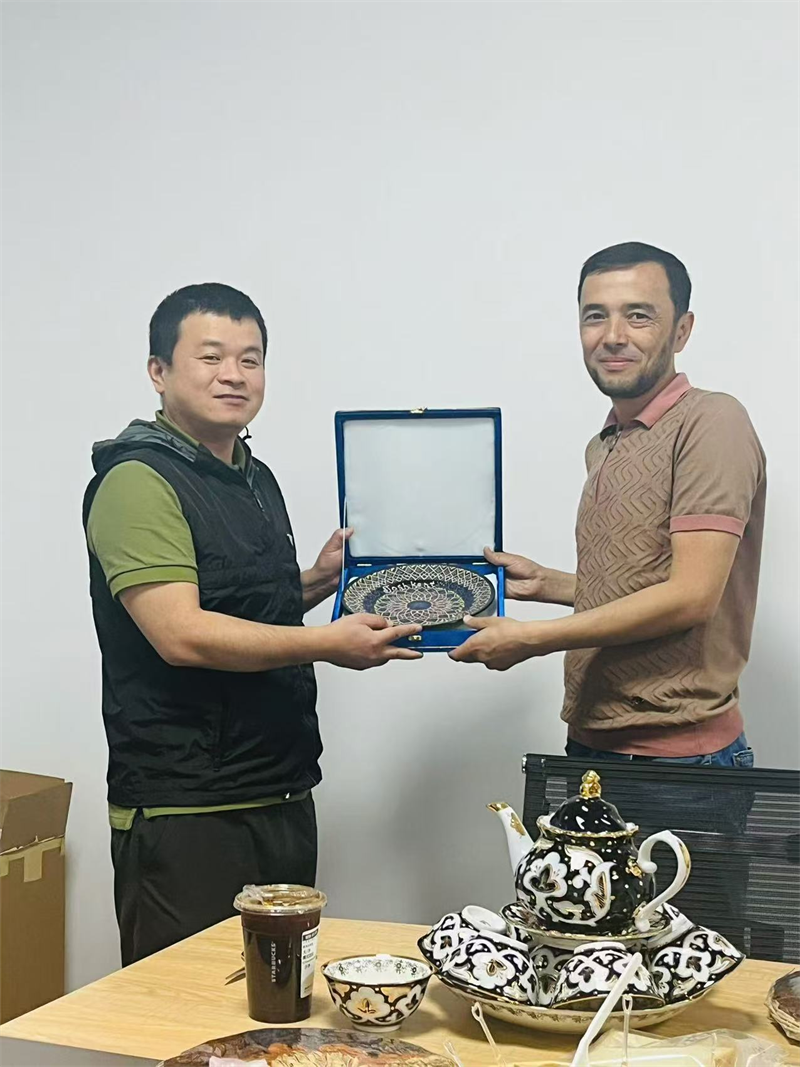 Overseas merchants visited our company to start a new journey of automobile exports